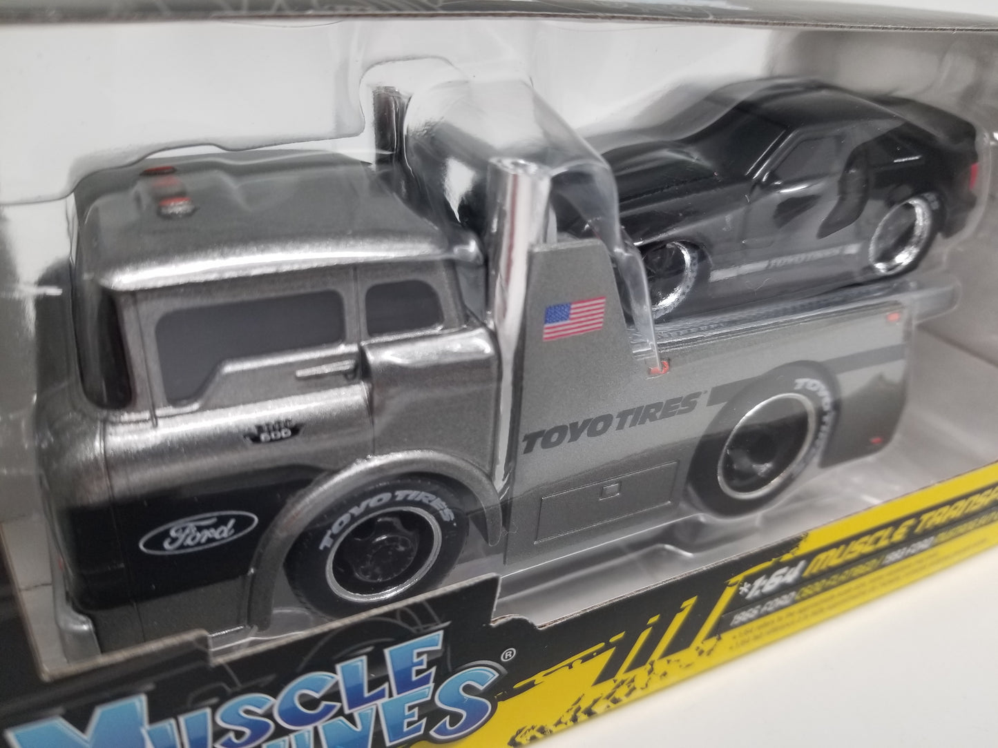 MM #23 - Ford C600 & Ford Mustang SVT Cobra