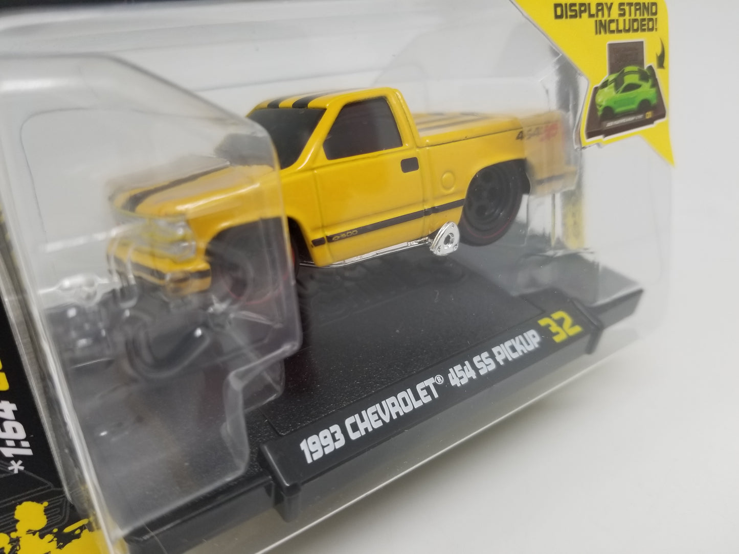 MM #32 - 1993 Chevy 454 SS Pickup - Black Stripes