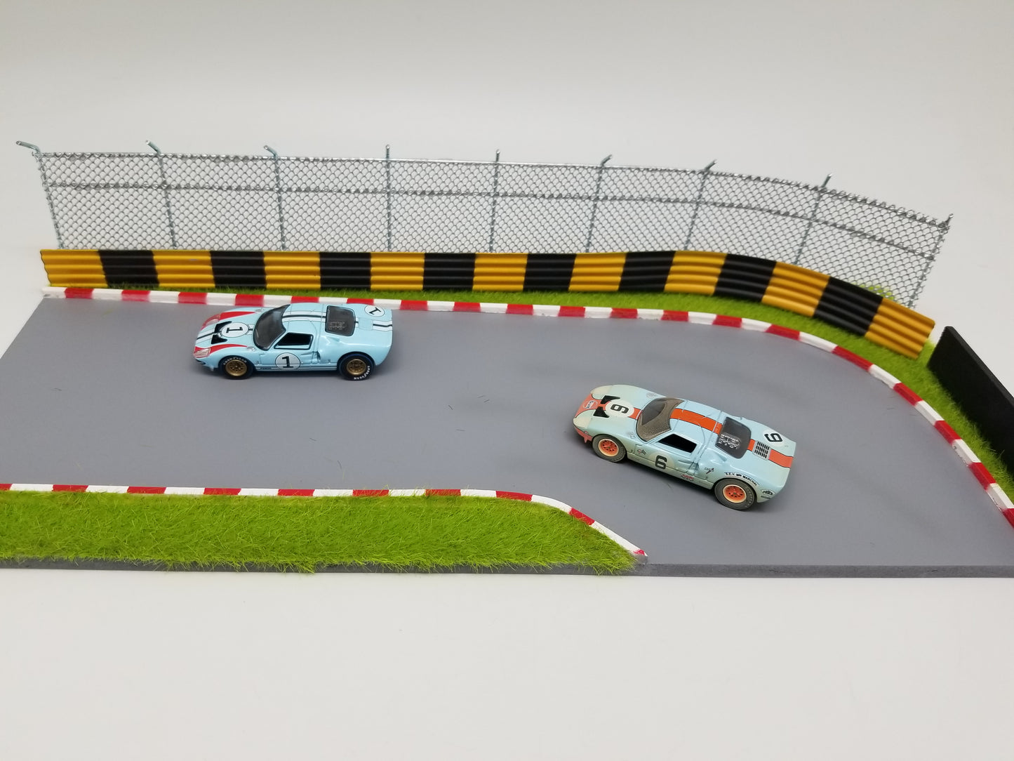 American Diorama - Gulf Race Track Diorama 1:64