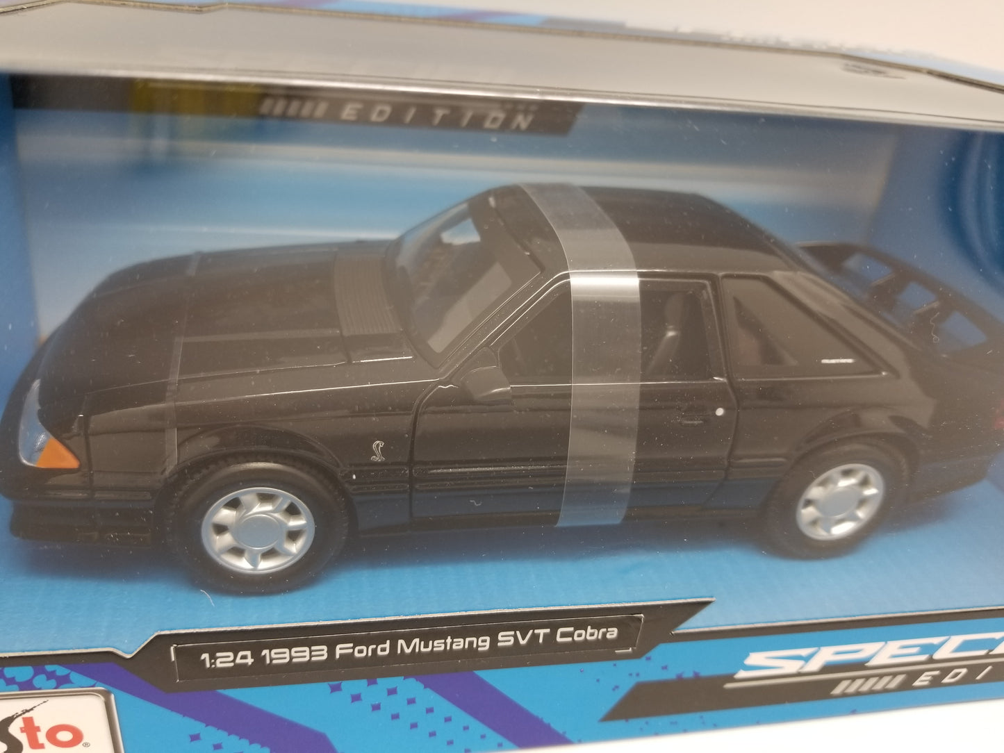 Maisto 1:24 Scale - 1993 Ford Mustang SVT COBRA - BLACK
