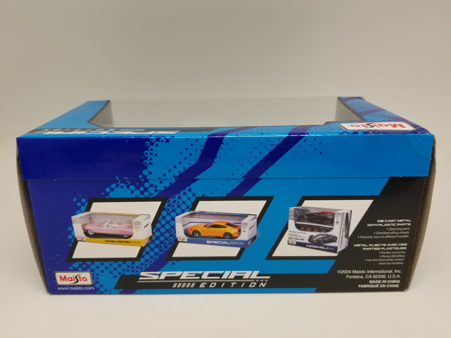 Maisto 1:24 Scale - 1993 Ford Mustang SVT COBRA - WHITE