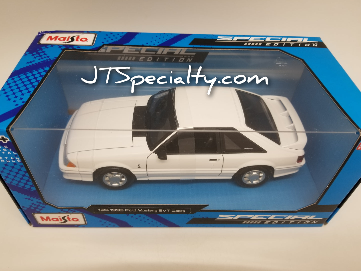 Maisto 1:24 Scale - 1993 Ford Mustang SVT COBRA - WHITE
