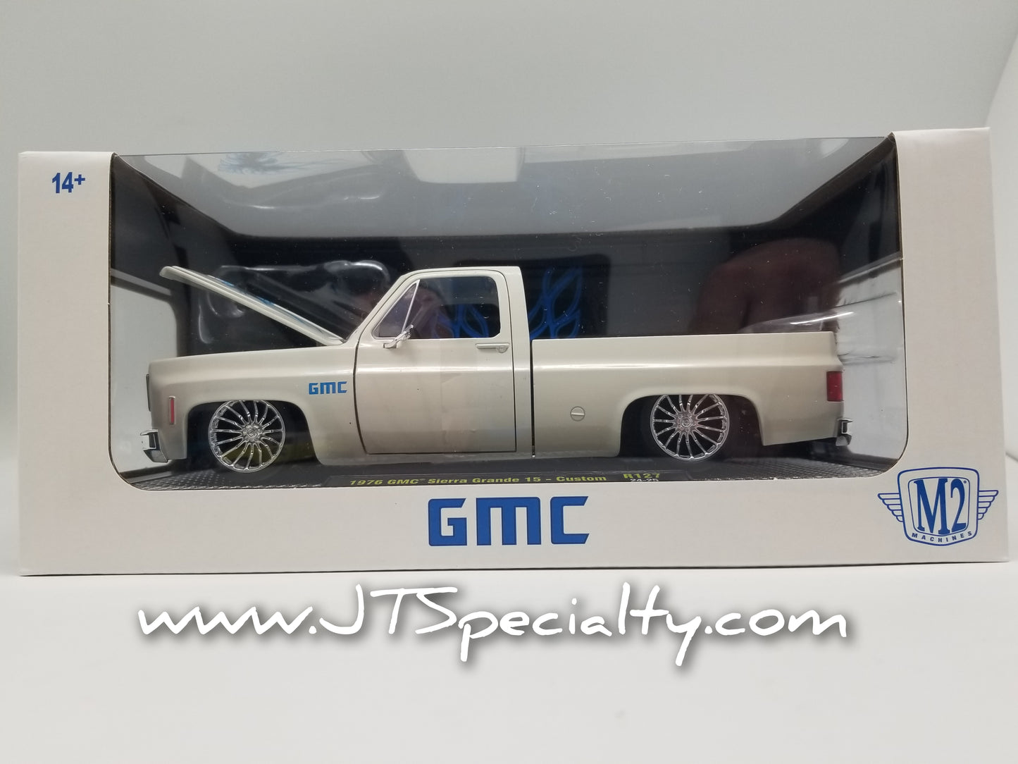 M2 1:24 Scale - 1976 GMC Sierra Grande Custom