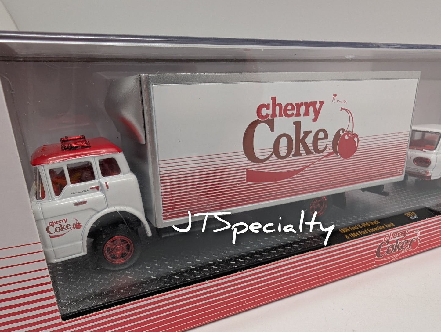 M2 CHASE 1966 Ford C-950 & 1964 Econoline Truck - Coca-Cola Auto Hauler