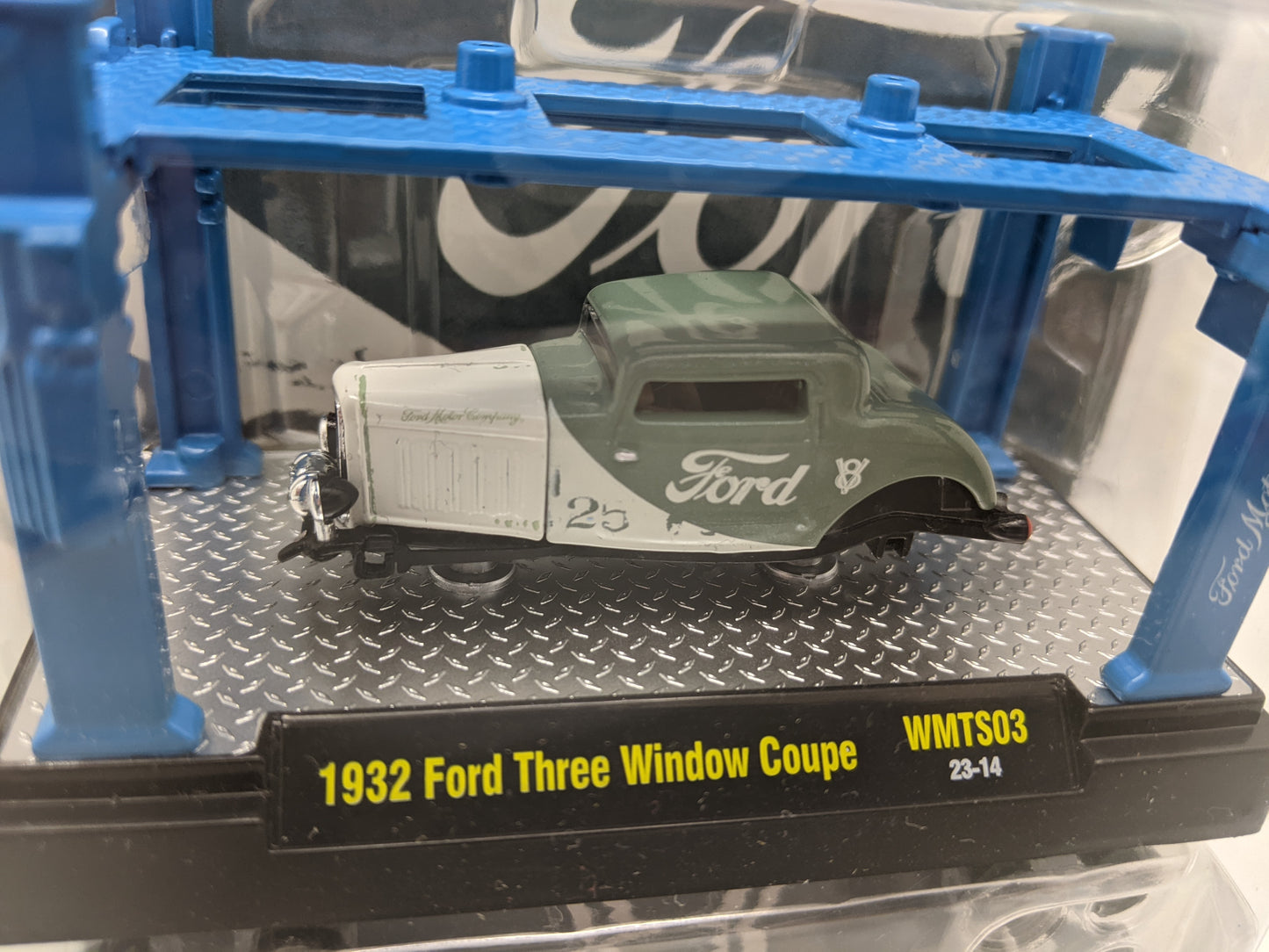 M2 1932 Ford Three Window Coupe - Model Kit