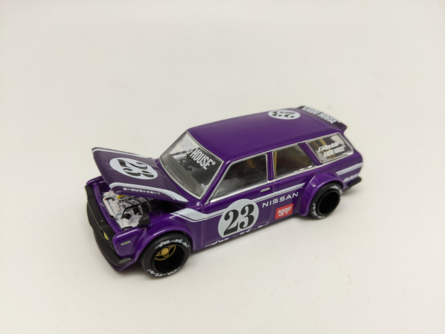 Kaido House 062 Mini GT - Datsun 510 Wagon - Carbon Fiber V1