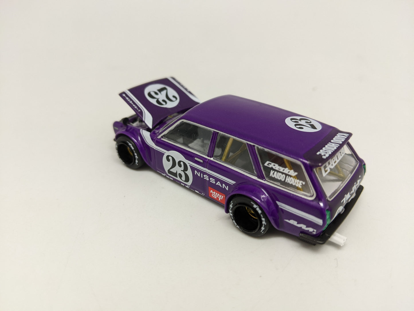 Kaido House 062 Mini GT - Datsun 510 Wagon - Carbon Fiber V1
