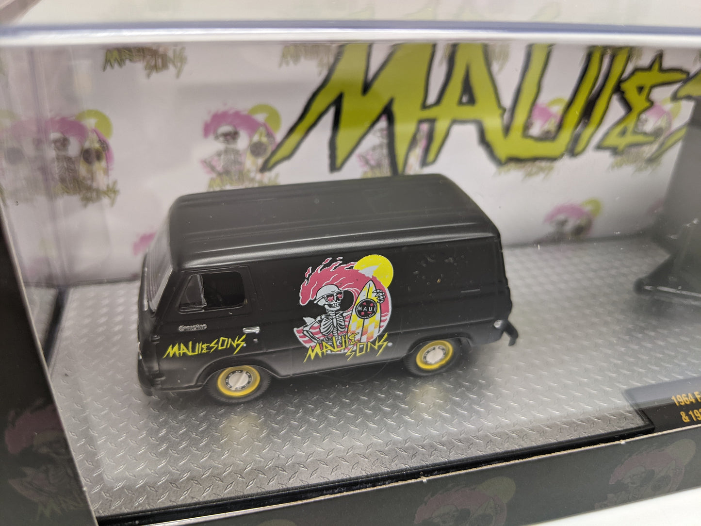 M2 1964 Ford Econoline Truck & 1932 Ford Tudor Sedan - Maui & Sons Auto Hauler