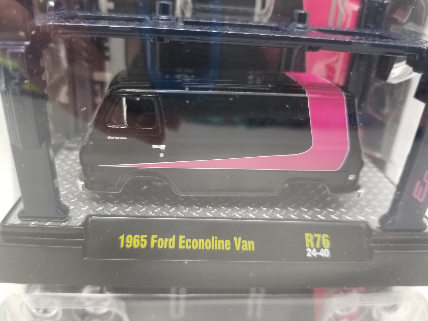 M2 1956 Ford Econoline Van - Model Kit
