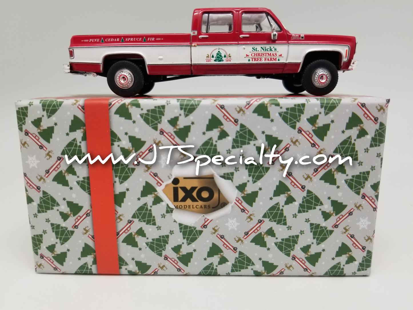 iXO 1976 GMC Sierra Grande 2500 - Christmas Exclusive
