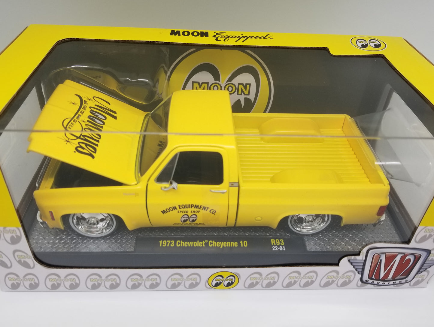 M2 1:24 Scale - 1973 Chevrolet Cheyenne 10 - Mooneyes C10