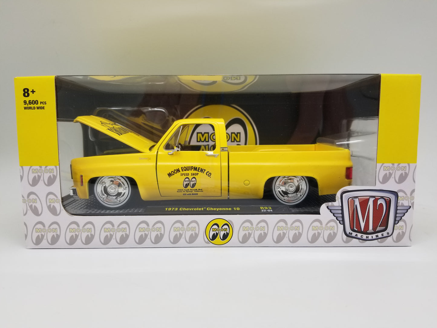 M2 1:24 Scale - 1973 Chevrolet Cheyenne 10 - Mooneyes C10