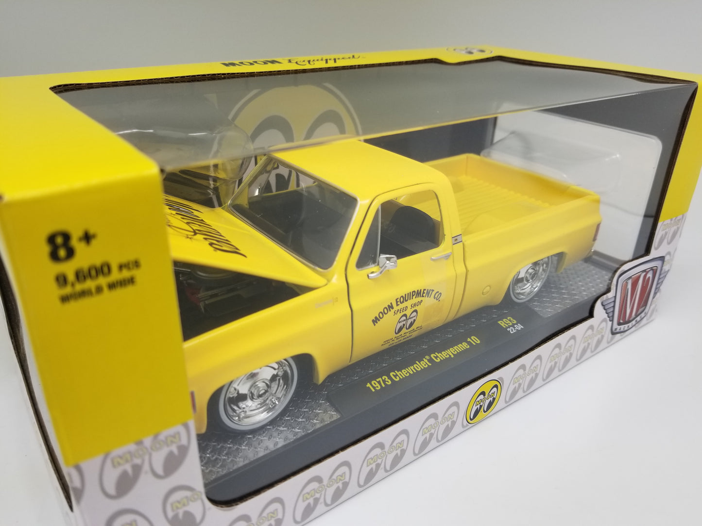 M2 1:24 Scale - 1973 Chevrolet Cheyenne 10 - Mooneyes C10