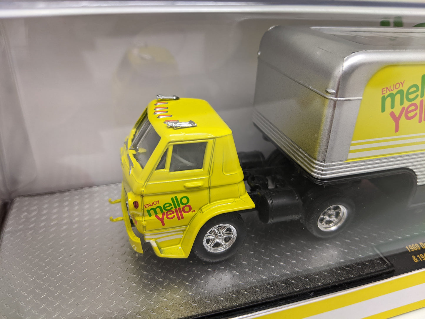 M2 1969 Dodge L600 COE & 1941 Willys Coupe - Mello Yello Auto Hauler