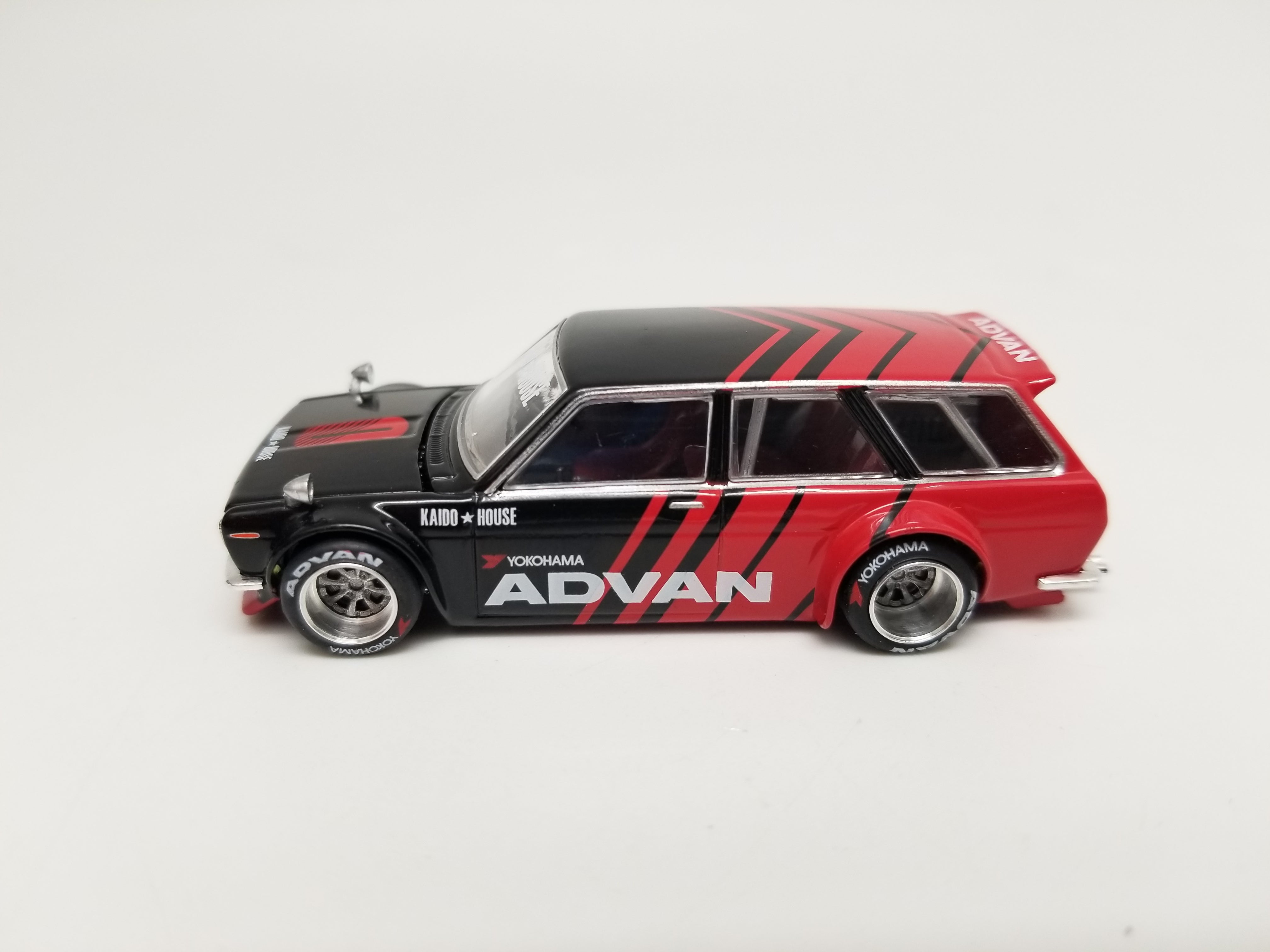 Kaido House 033 MiniGT - Datsun 510 Wagon - Advan