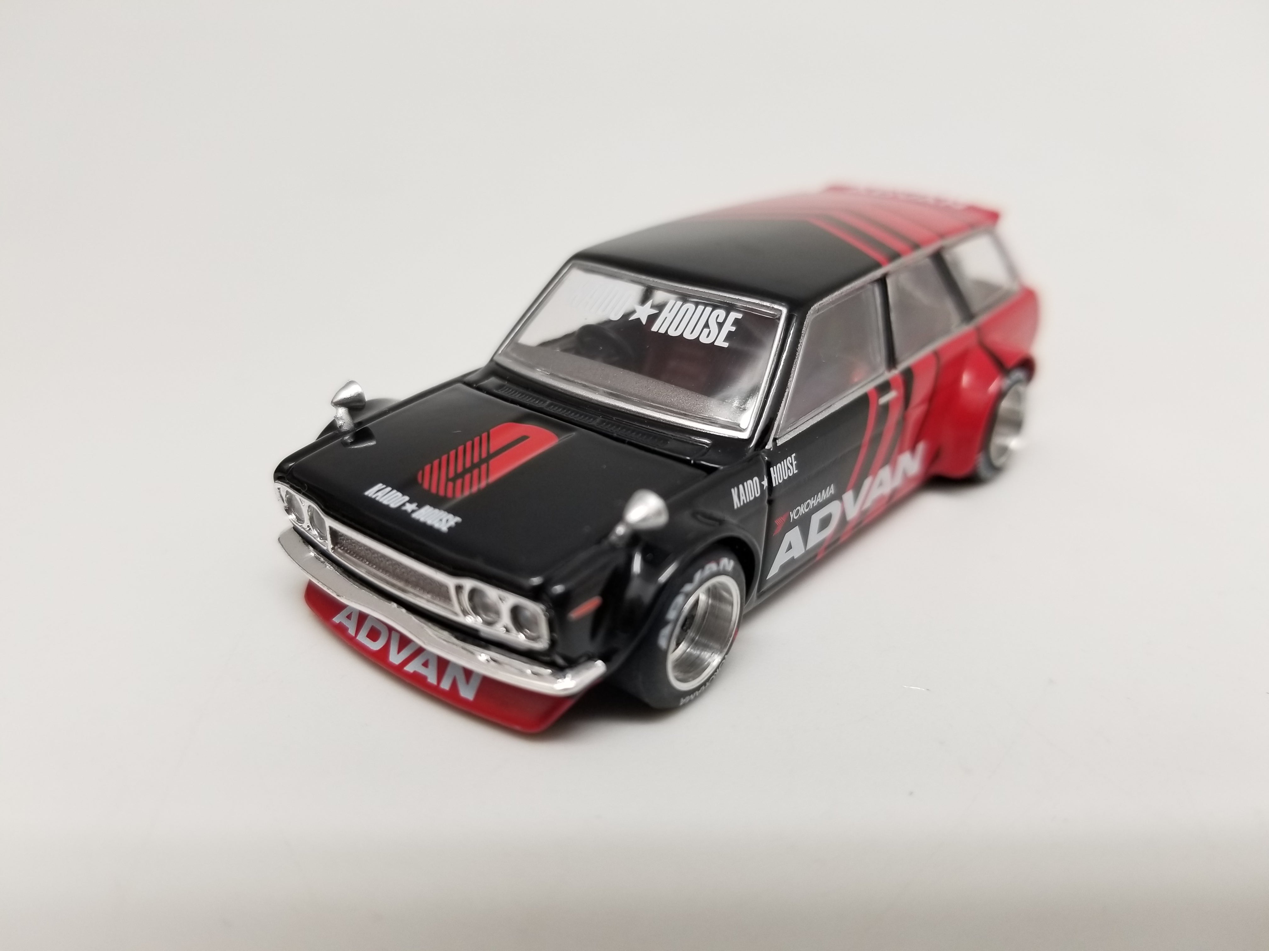 Kaido House 033 MiniGT - Datsun 510 Wagon - Advan