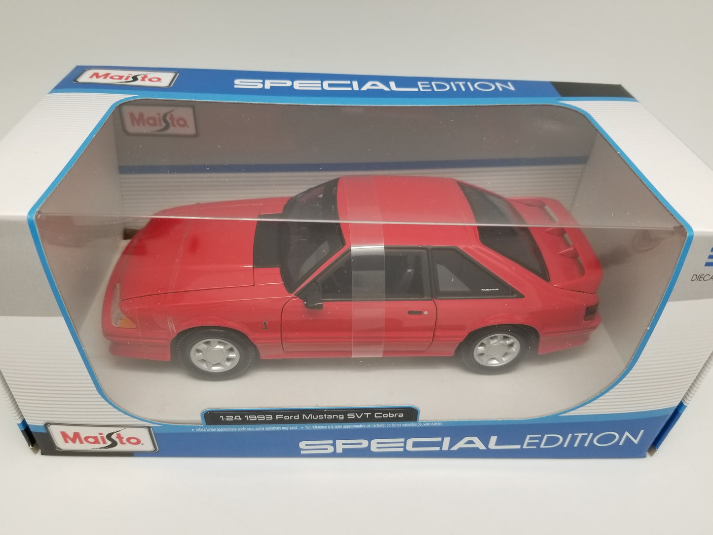 Maisto 1:24 Scale - 1993 Ford Mustang SVT COBRA - RED