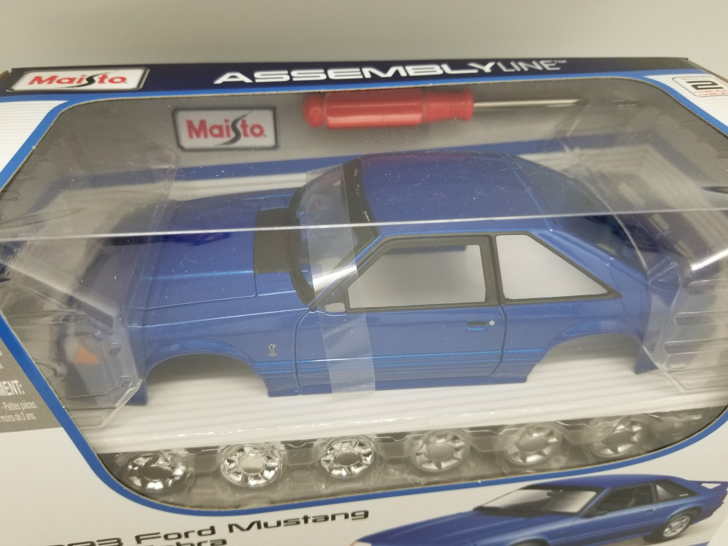 Maisto 1:24 Scale - 1993 Ford Mustang SVT COBRA - BLUE - Assembly Line KIT