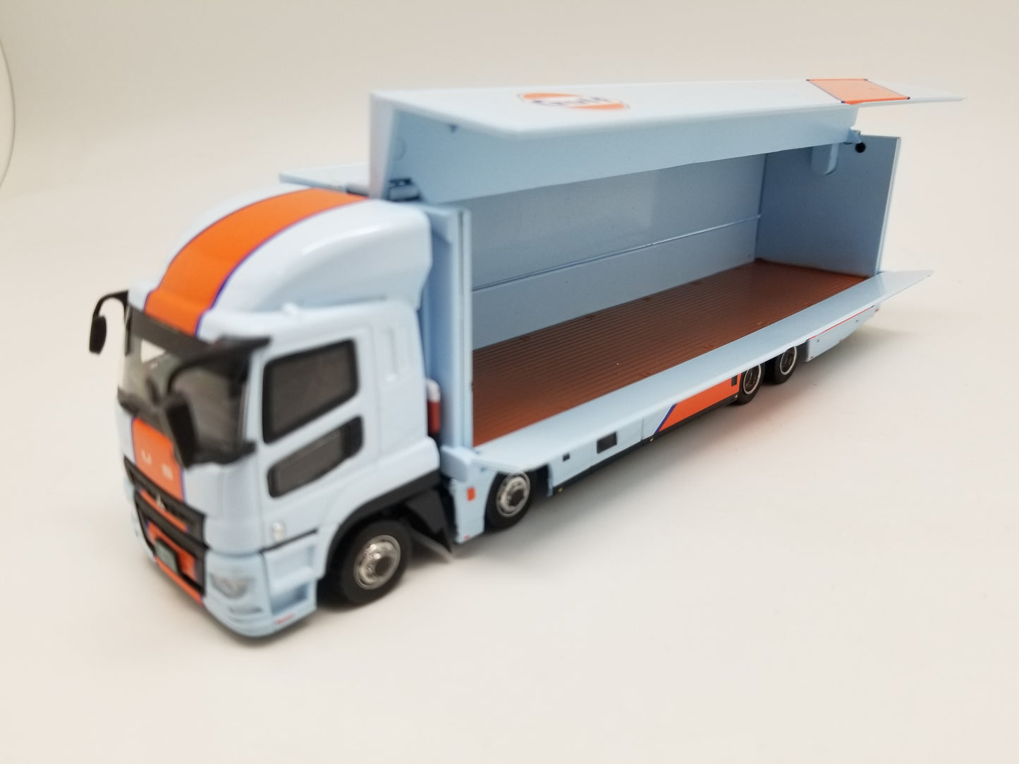 Tarmac Works - Mitsubishi Fuso Super Great - Gulf Racing 1:64 Scale