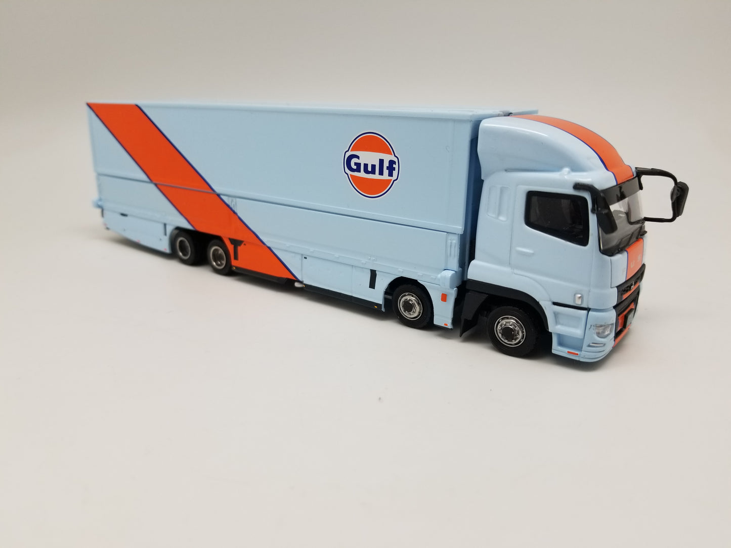 Tarmac Works - Mitsubishi Fuso Super Great - Gulf Racing 1:64 Scale