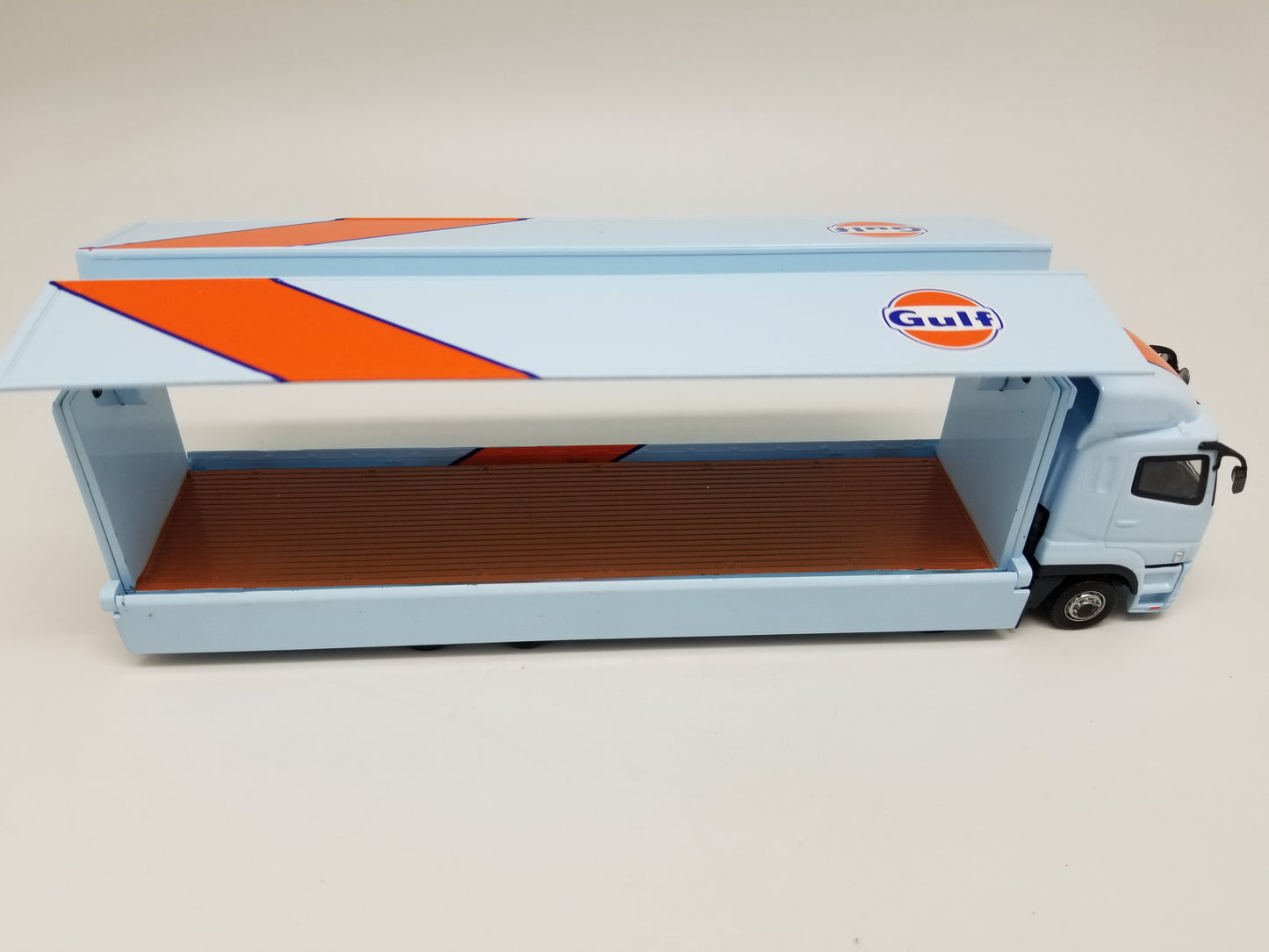 Tarmac Works - Mitsubishi Fuso Super Great - Gulf Racing 1:64 Scale