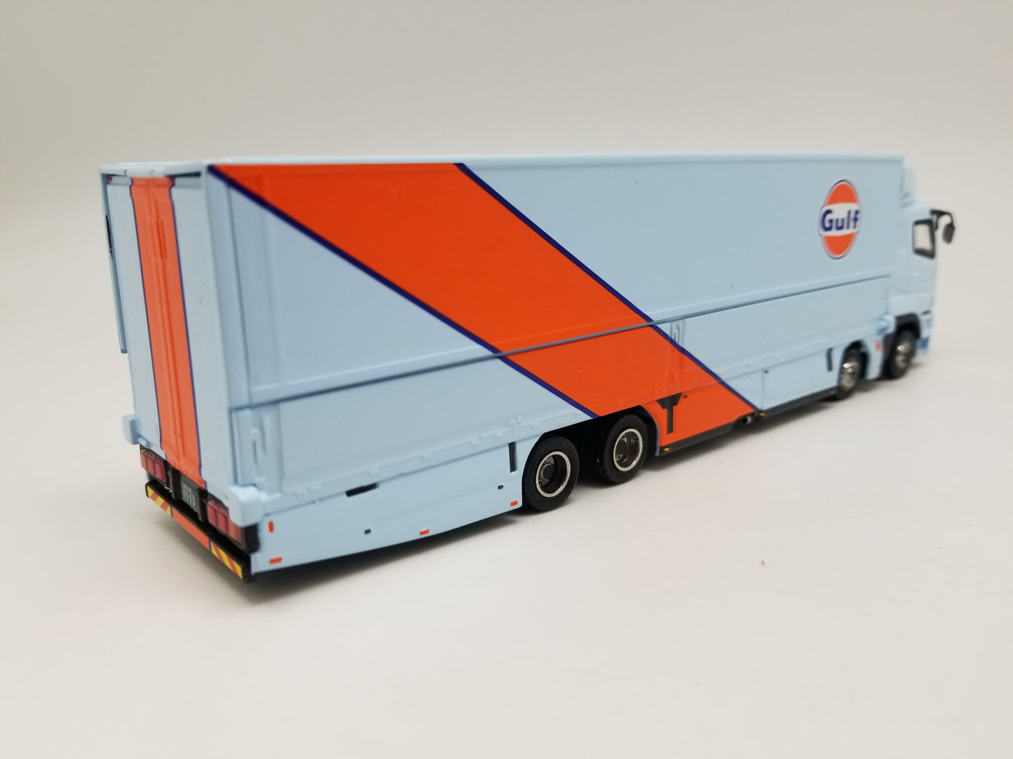 Tarmac Works - Mitsubishi Fuso Super Great - Gulf Racing 1:64 Scale