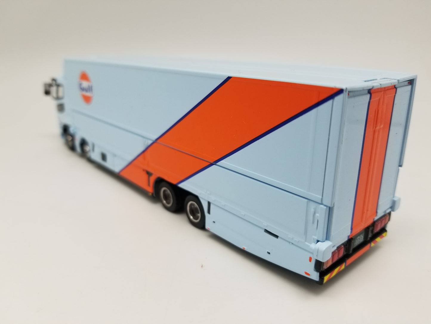 Tarmac Works - Mitsubishi Fuso Super Great - Gulf Racing 1:64 Scale