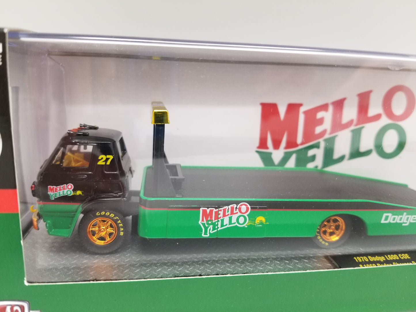 M2 CHASE - 1970 Dodge L600 COE & 1969 Daytona HEMI - Mello Yello Auto Hauler