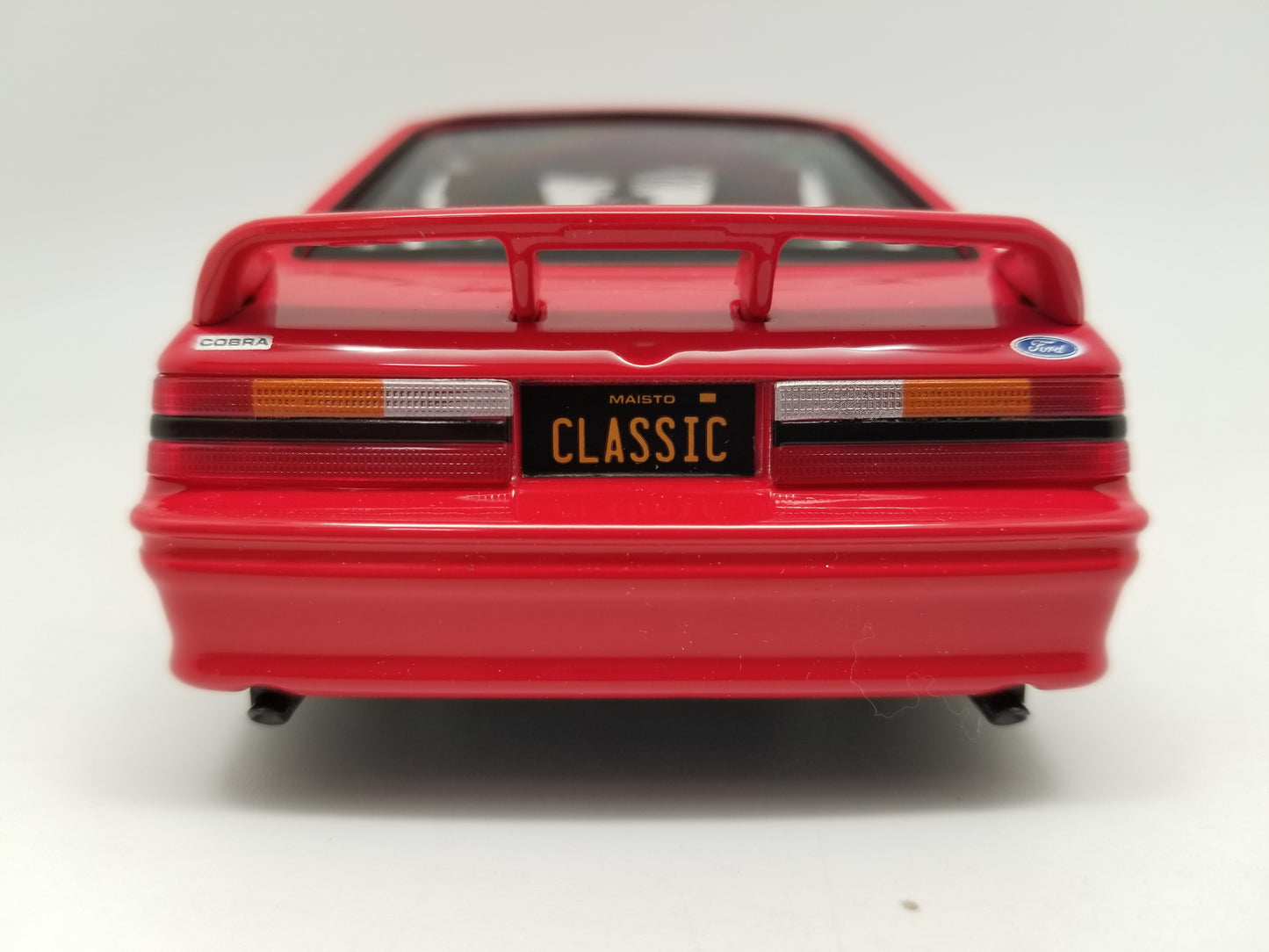 Maisto DESIGN 1:24 Scale - 1993 Ford Mustang SVT COBRA - RED