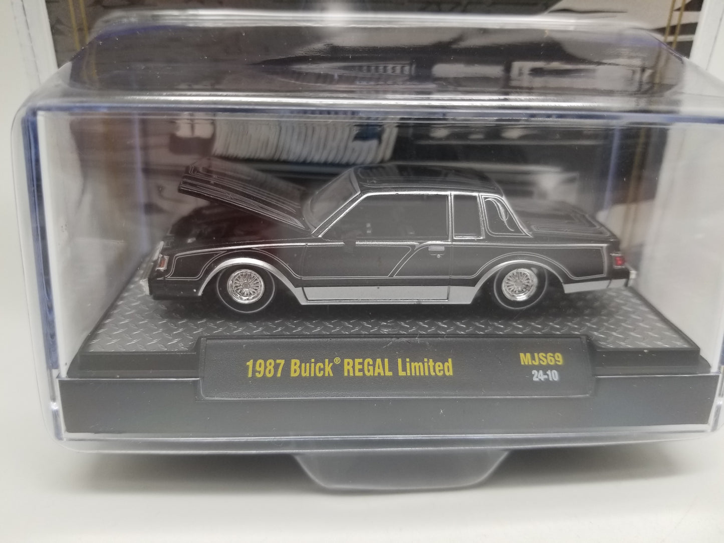 M2 1987 Buick Regal Lowriders - Black