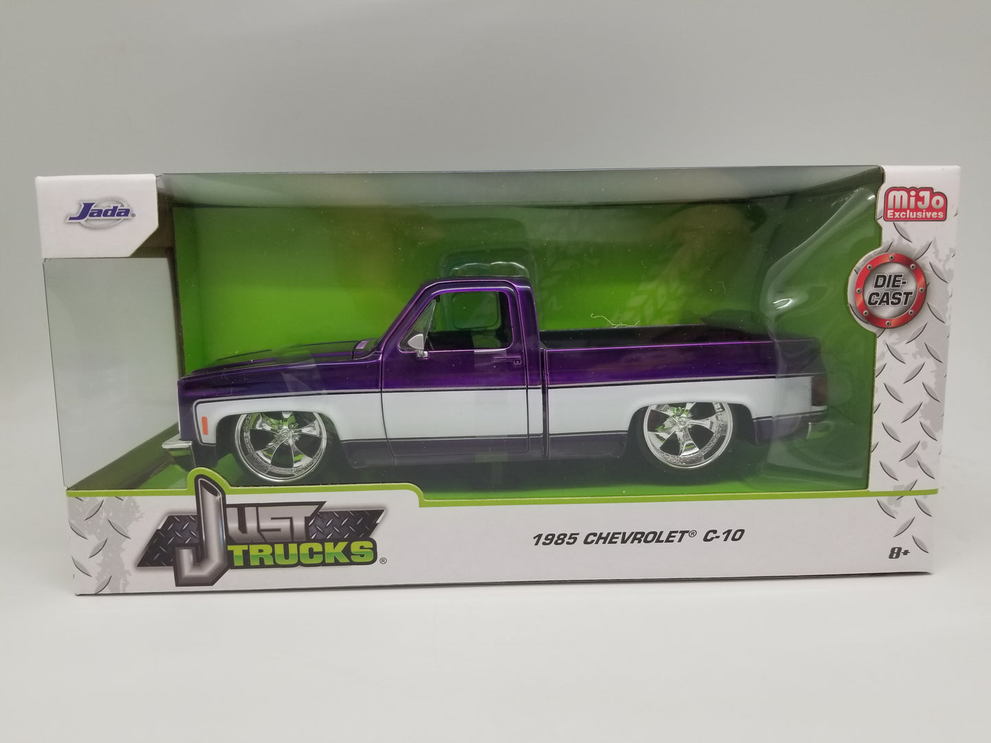 Jada 1:24 scale - 1985 Chevrolet C-10 - Purple/White