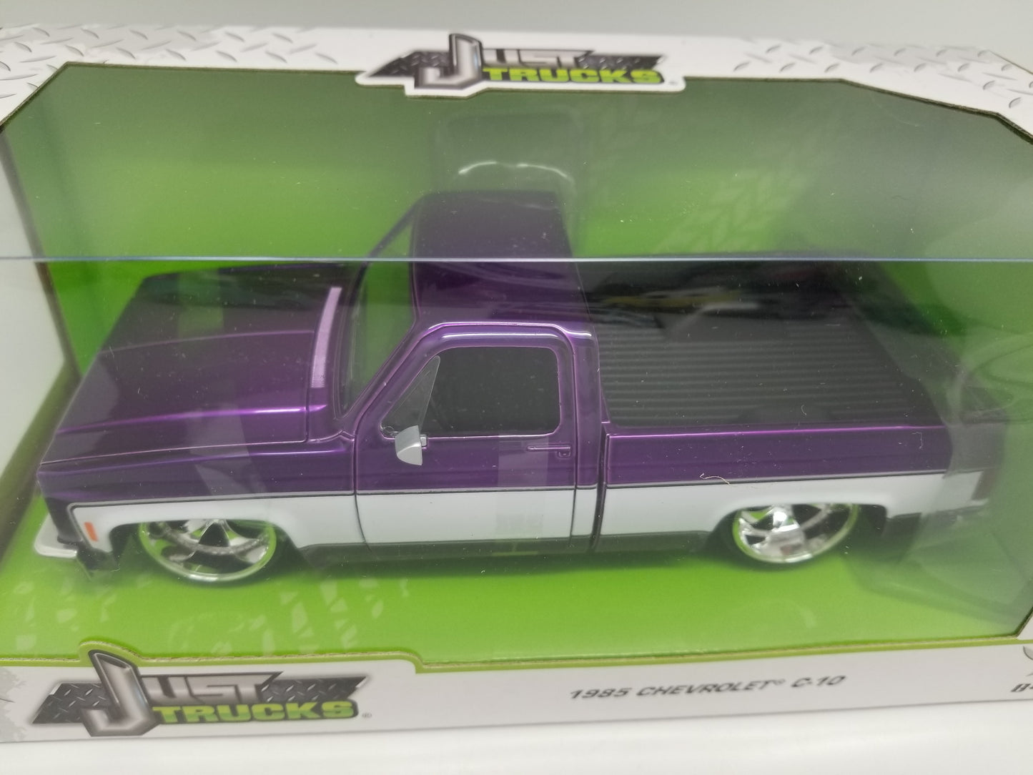 Jada 1:24 scale - 1985 Chevrolet C-10 - Purple/White