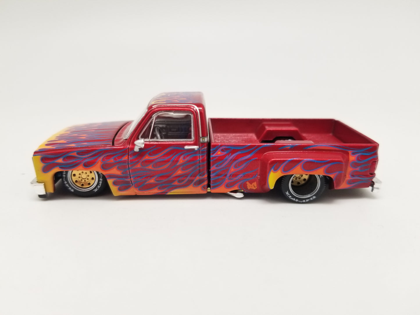 Kaido House 127 Chevrolet Silverado Dually Fire - RED