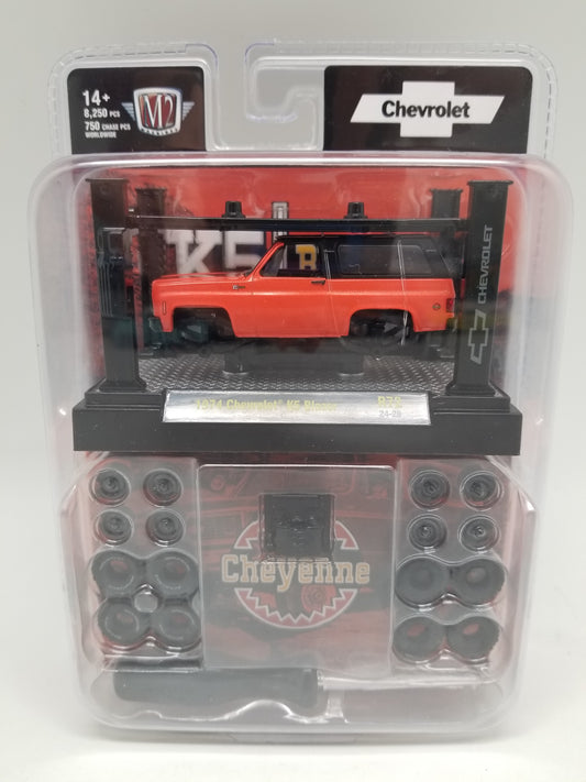 M2 1974 Chevrolet K5 Blazer - Model Kit