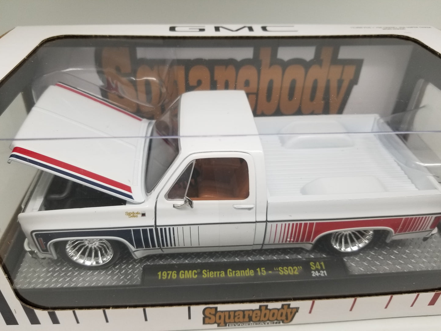 M2 1:24 Scale - 1976 GMC Sierra Grande 15 - SS02