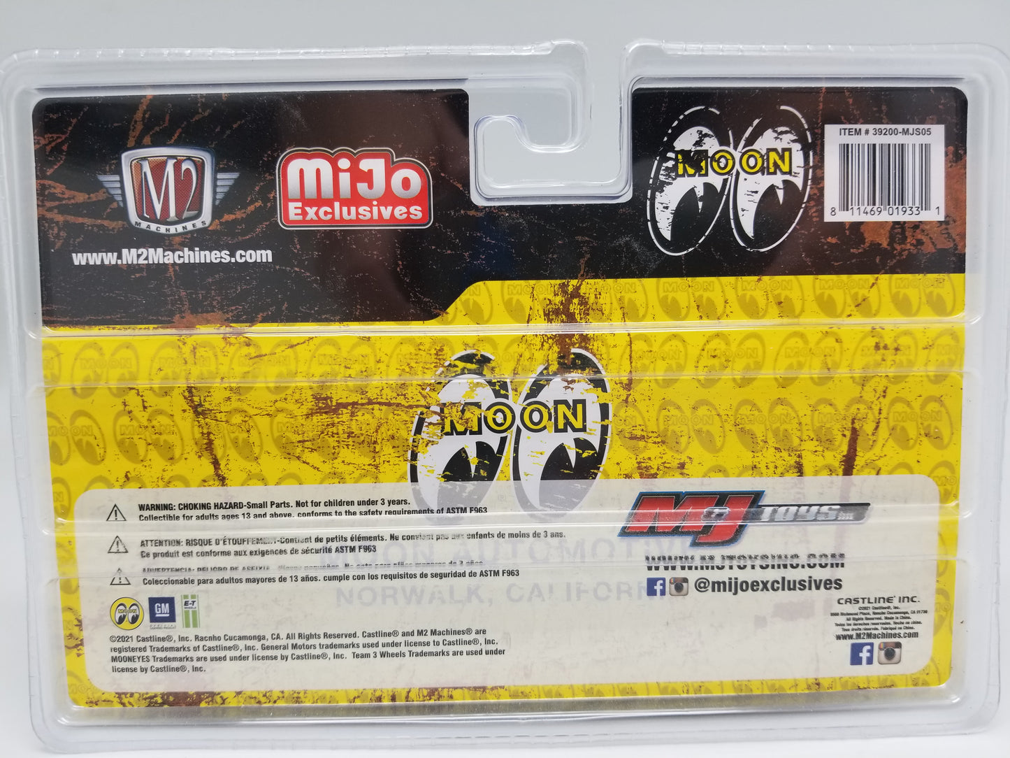 M2 1968 Chevrolet C60 Truck & 1976 GMC Sierra Grande 15 Custom - Mooneyes