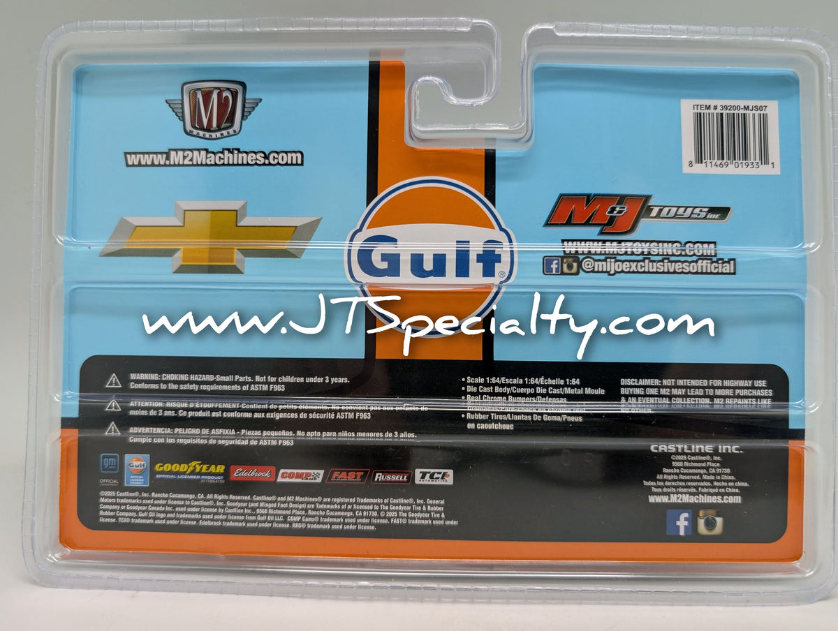 M2 CHASE 1978 Chevrolet Silverado 10 & 1973 C30 Wedge Truck - GULF