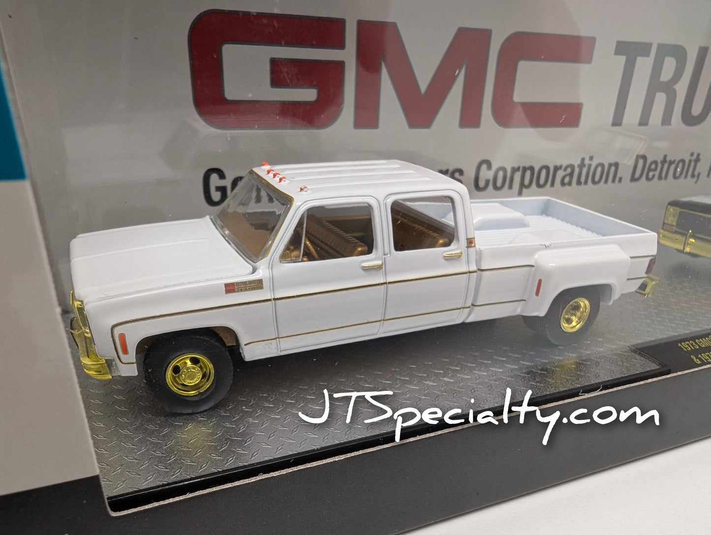 M2 CHASE 1973 GMC Sierra 3500 & 1976 GMC 2 Truck Set - Auto Hauler