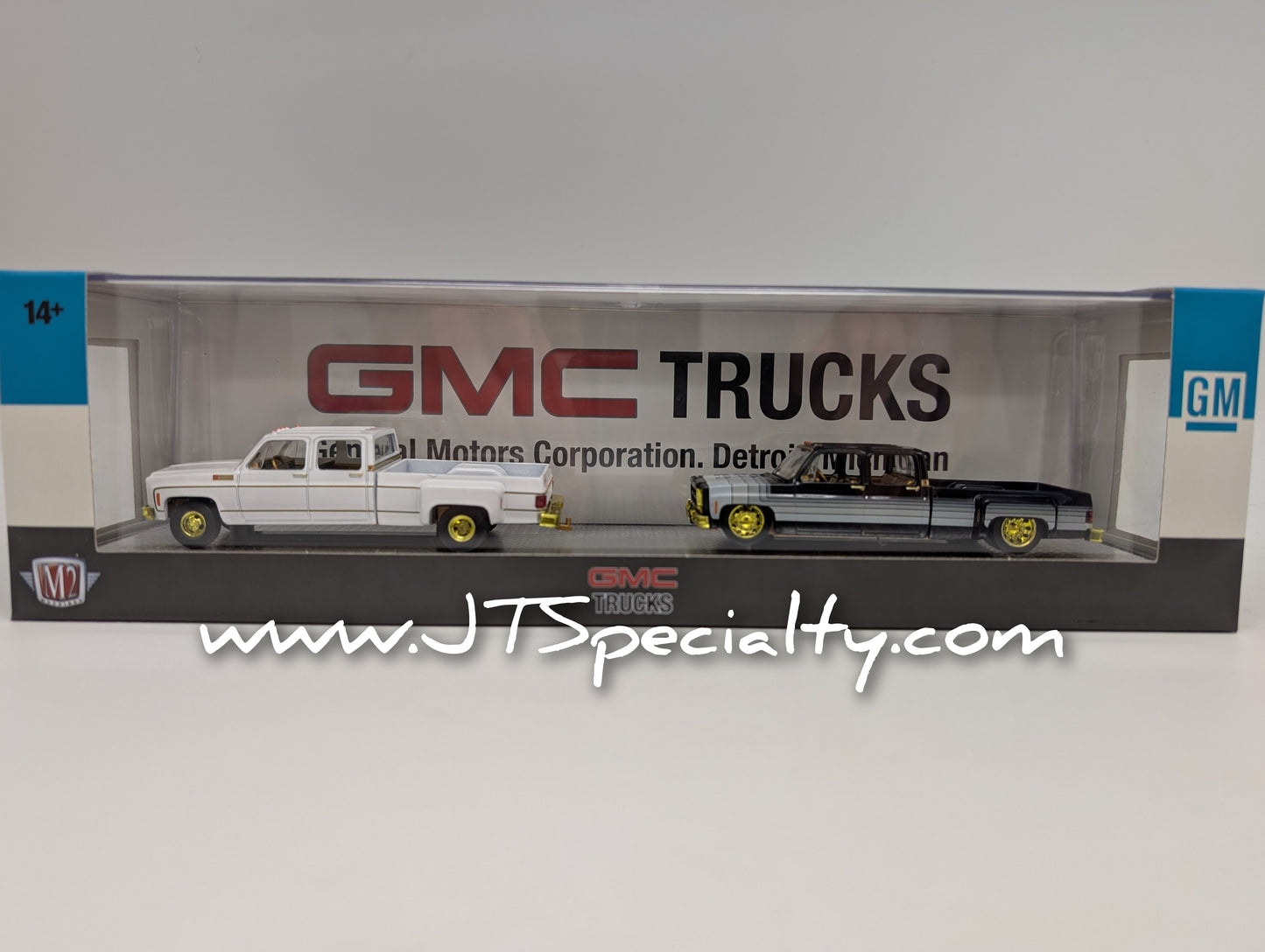 M2 CHASE 1973 GMC Sierra 3500 & 1976 GMC 2 Truck Set - Auto Hauler