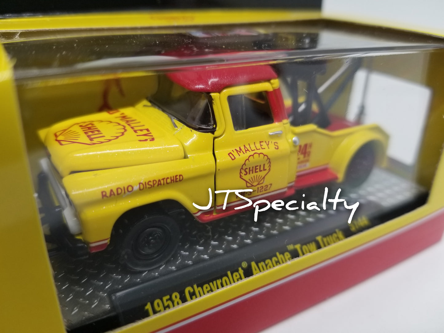M2 1958 Chevrolet Apache Tow Truck - O'Malley's SHELL