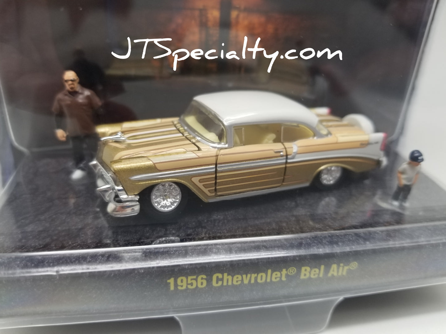 M2 1956 Chevrolet Bel Air Lowriders w/ 2 Figures