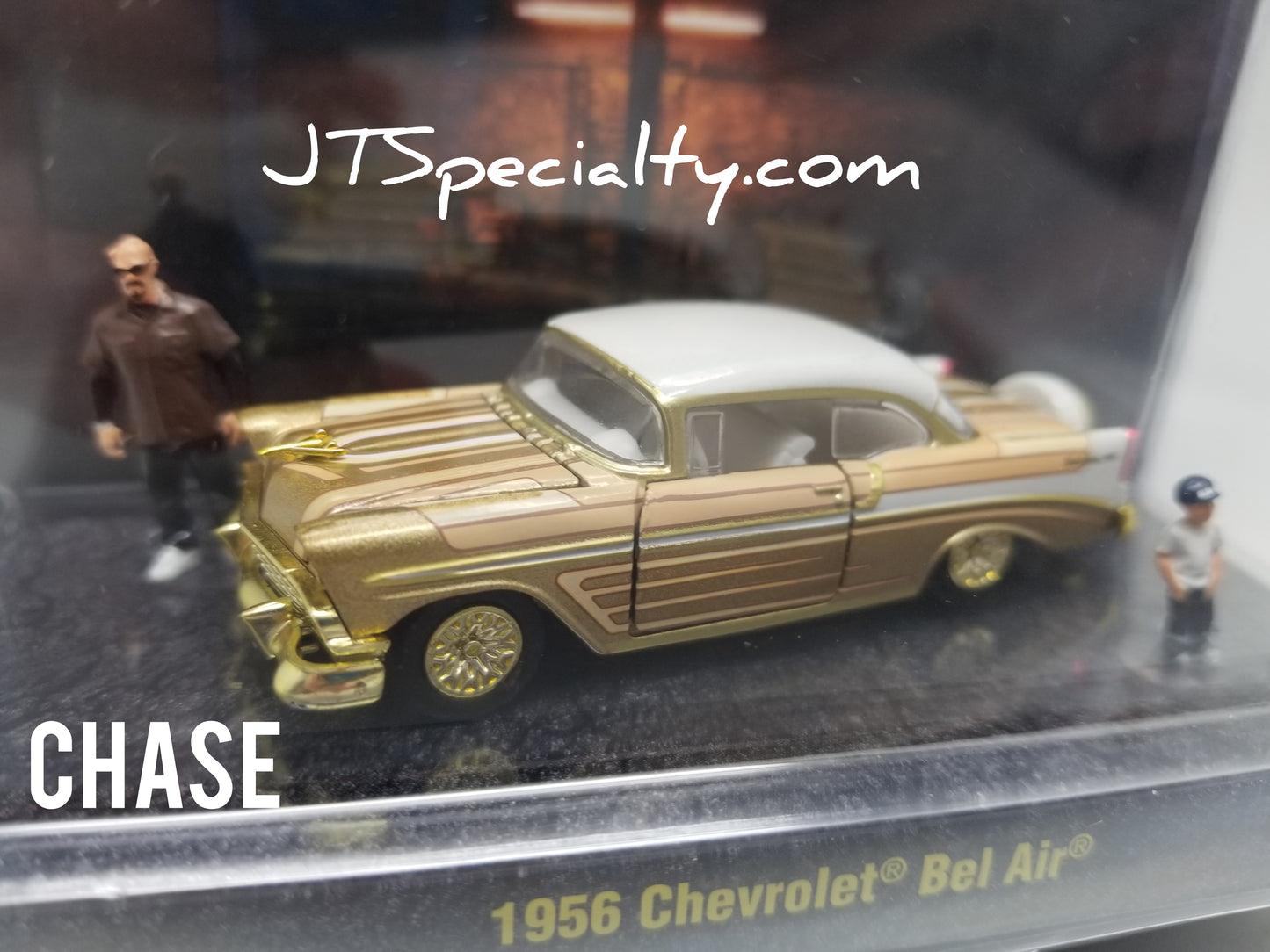 M2 CHASE 1956 Chevrolet Bel Air Lowriders w/ 2 Figures