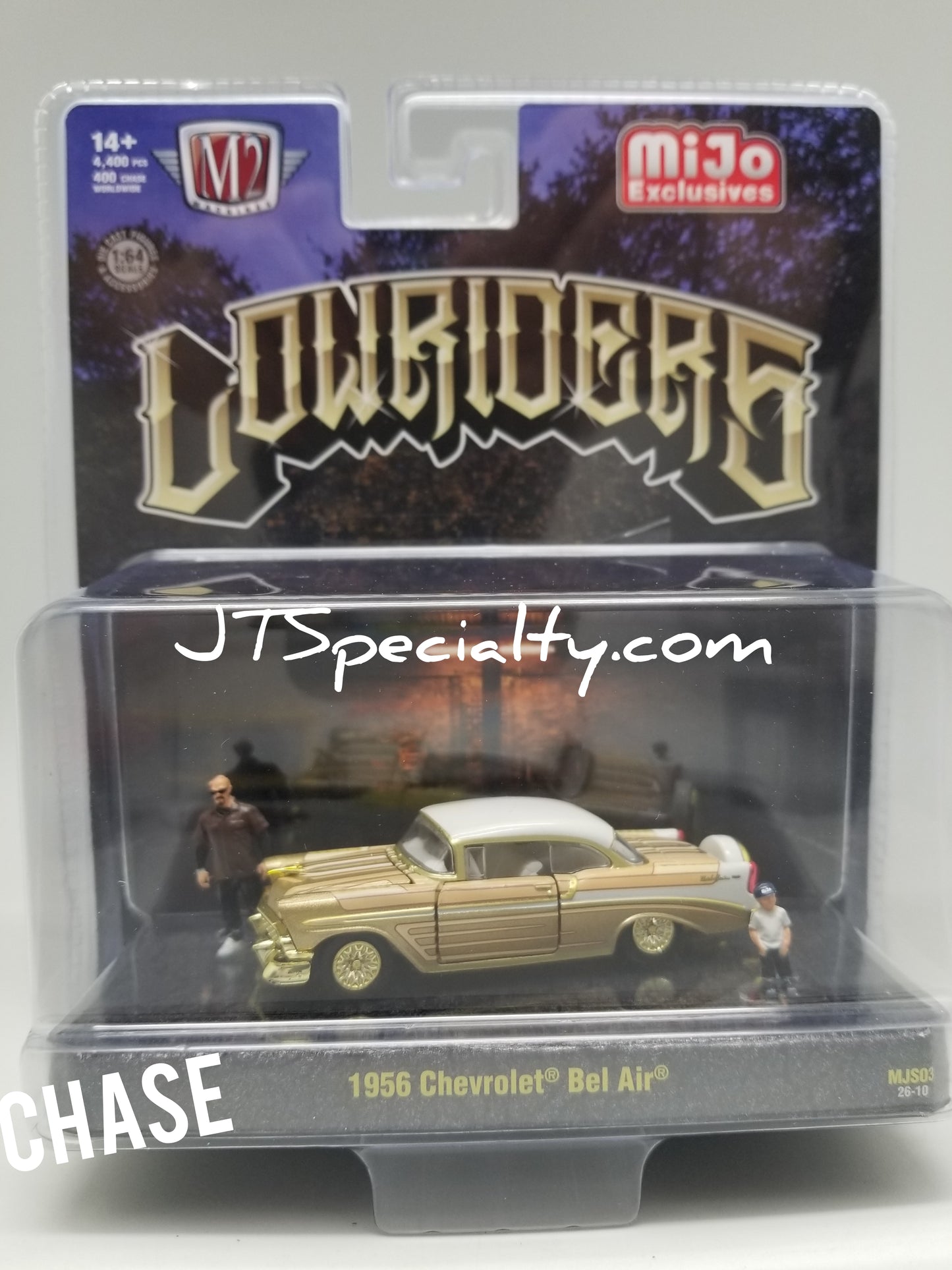 M2 CHASE 1956 Chevrolet Bel Air Lowriders w/ 2 Figures