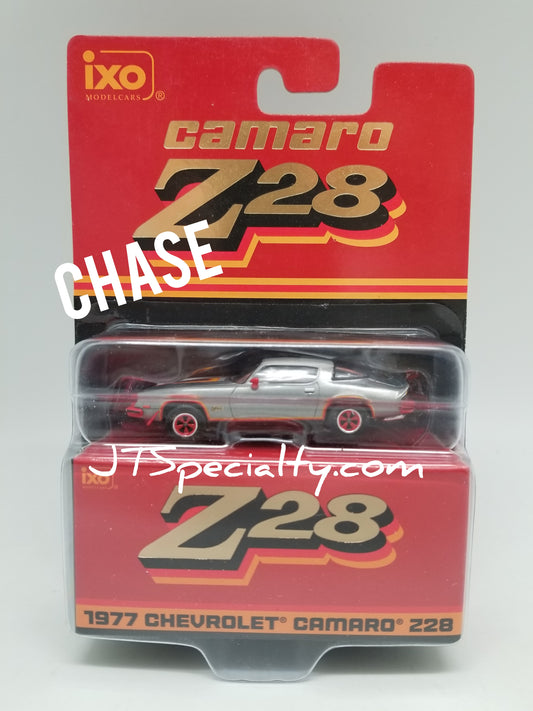 iXO CHASE 1977 Chevrolet Camaro Z28 - Light Red