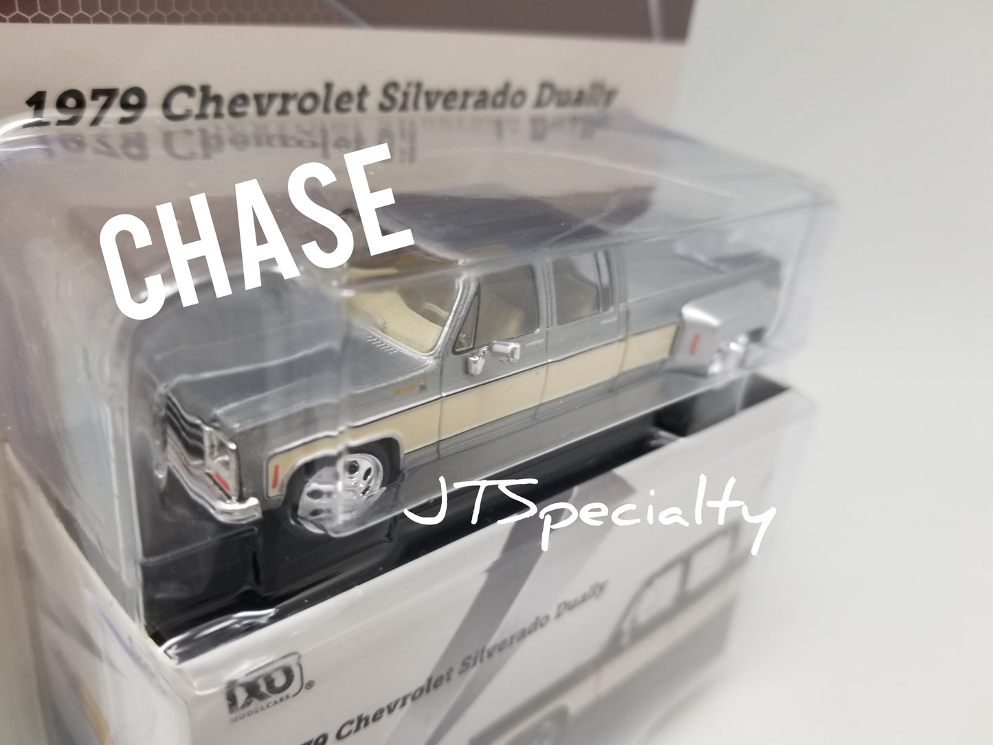 iXO CHASE 1979 Chevrolet Silverado C30 Crew Cab Dually