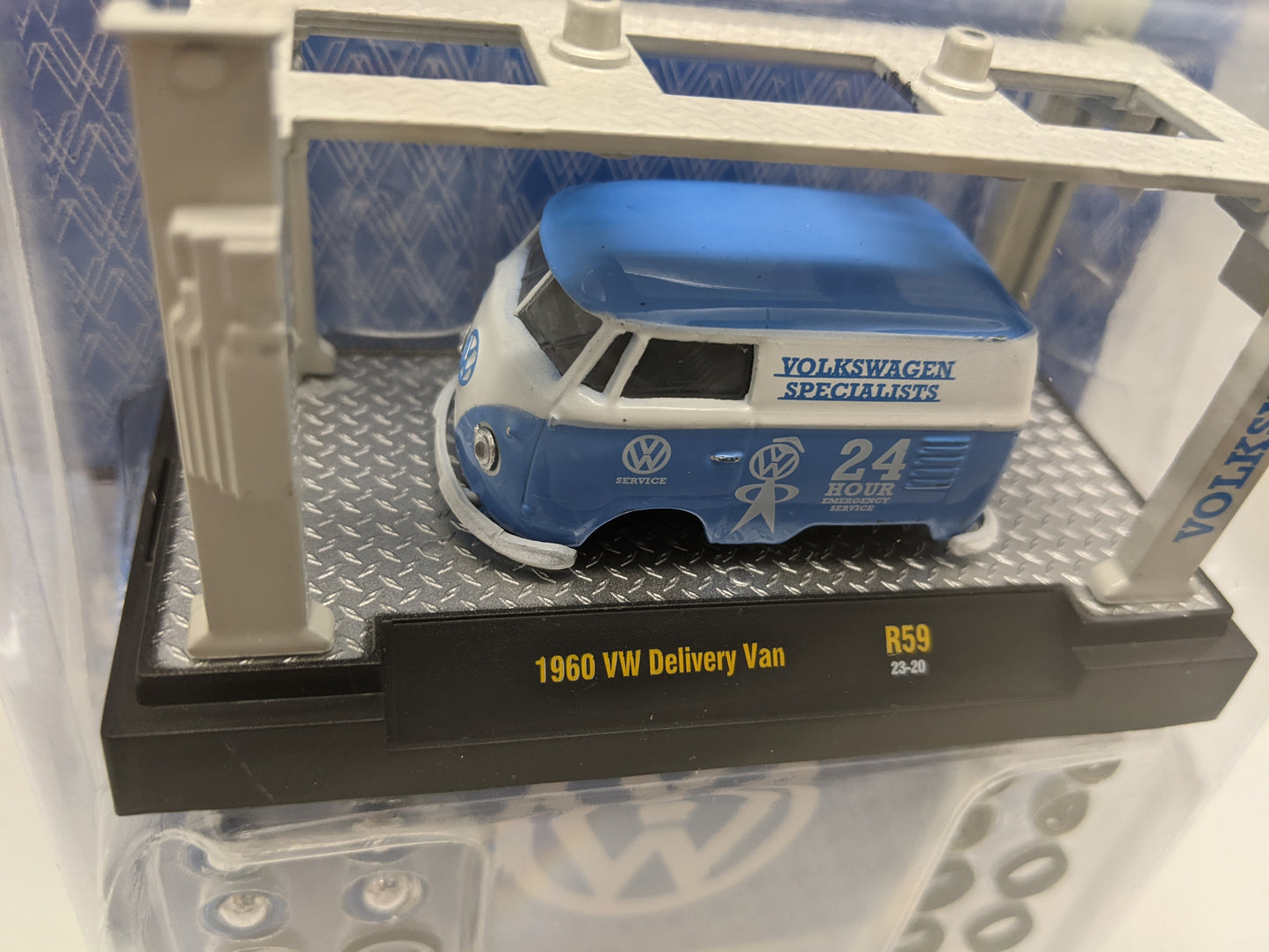 M2 1960 VW Delivery Van - Volkswagen Specialists Model Kit