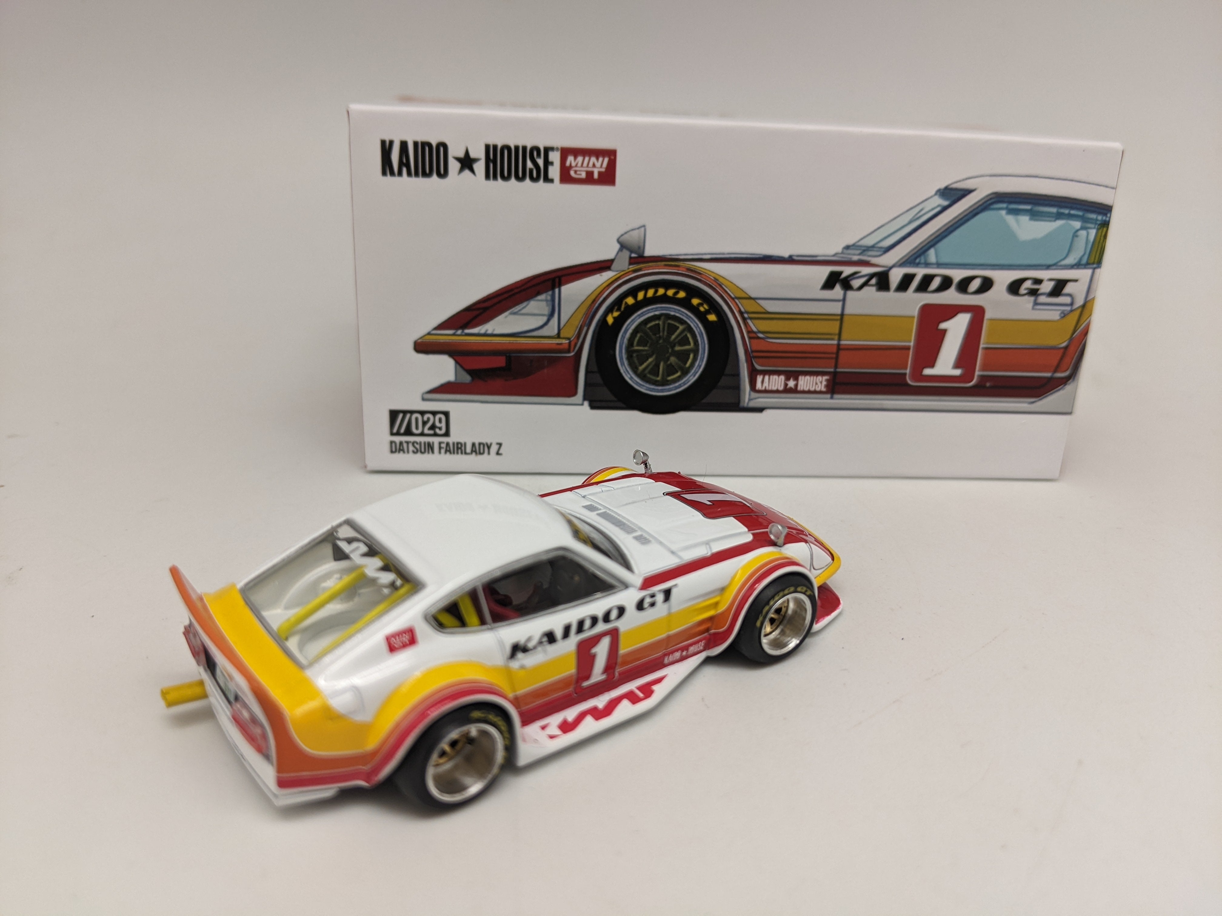 Kaido House 029 MiniGT - Datsun Fairlady Z - V1