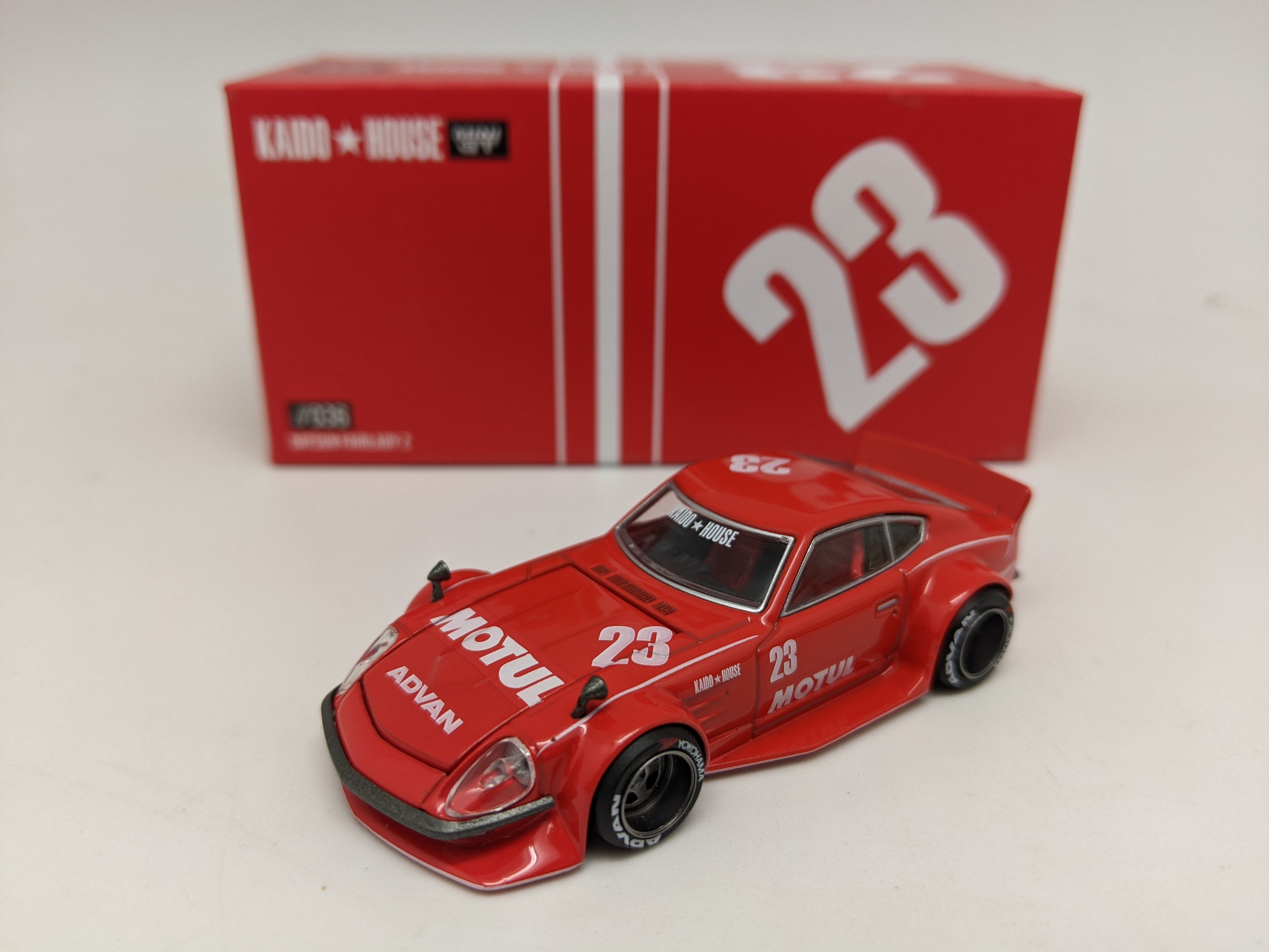 Kaido House 036 MiniGT - Datsun Kaido Fairlady Z - RED MOTUL 23