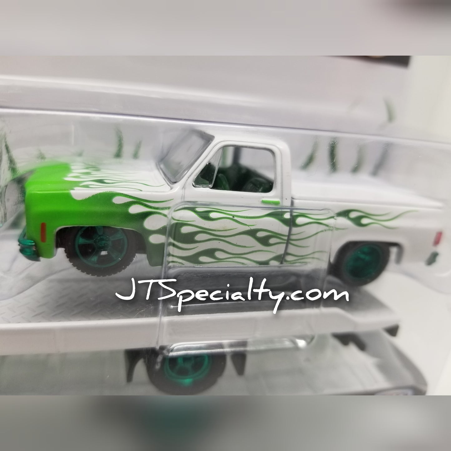 M2 CHASE 1968 Chevrolet C60 Truck & 1979 Silverado - Flamed