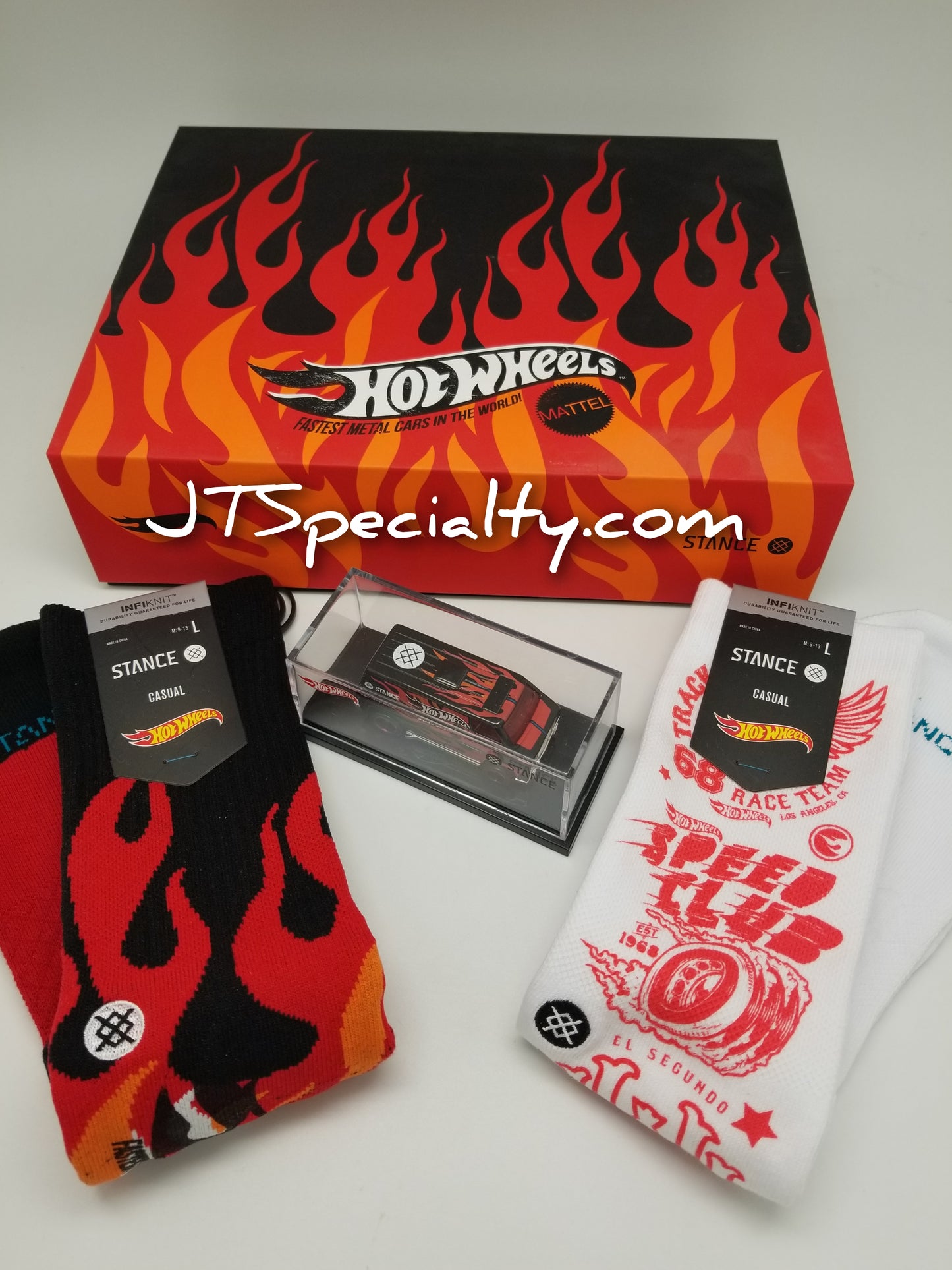 Hot Wheels STANCE Box Set - Van & 2 Pairs of Socks